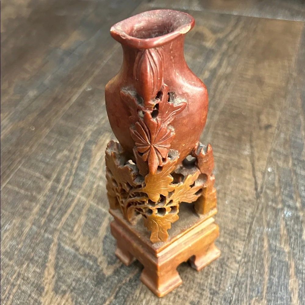 Vintage Hand Carved Chinese Red Soap Stone Vase Floral Design 5”‎ Tall Bud Vase